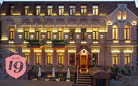 Готель 19